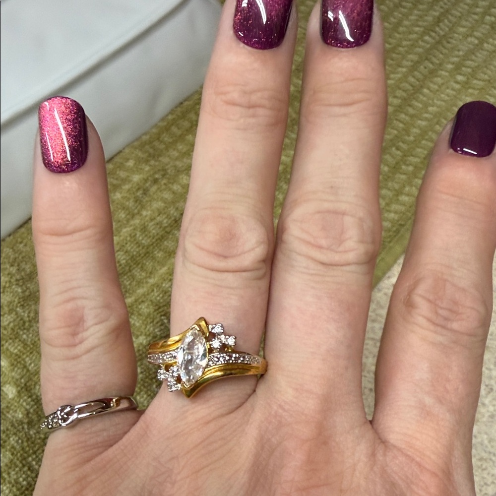 Elegant Gold and Silver Women's Ring size 7